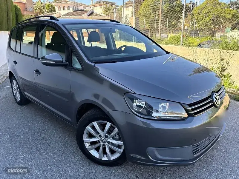 Usado VW Touran Highline 105 CV (77 kW) 2012 Gris Monovolumen