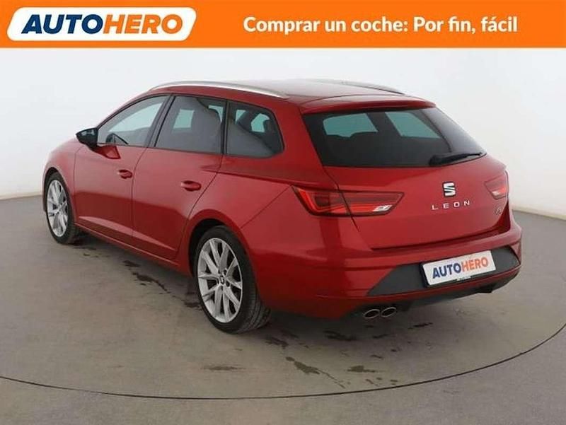 Usado Seat Leon FR 150 CV (110 kW) 2019 Rojo Utilitario