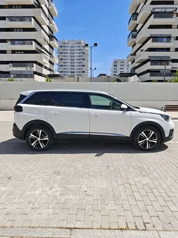 Usado Peugeot 5008 Allure 165 CV (121 kW) 2017 Blanco SUV