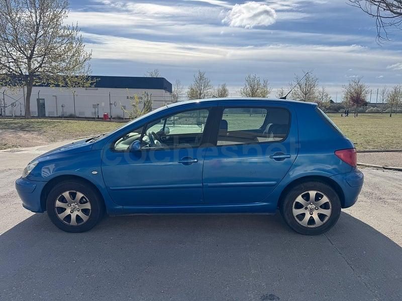 Usado Peugeot 307 90 CV (66 kW) 2004 Azul Berlina