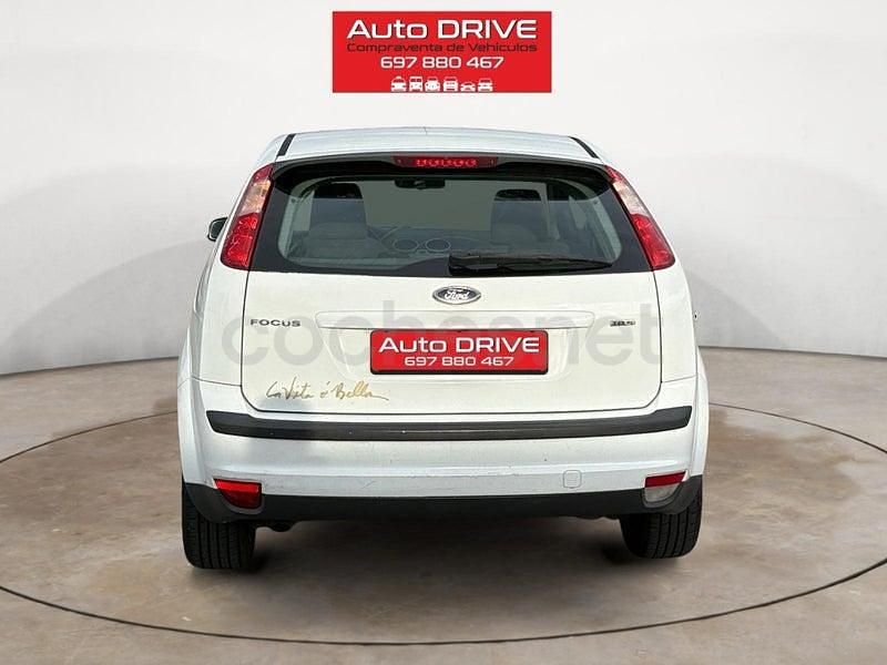 Usado Ford Focus Trend 90 CV (66 kW) 2007 Blanco Berlina