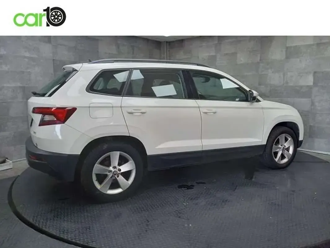 Usado Skoda Karoq Ambition 150 CV (110 kW) 2021 Blanco SUV