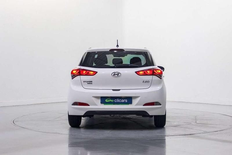 Usado Hyundai i20 84 CV (61 kW) 2018 Blanco Utilitario