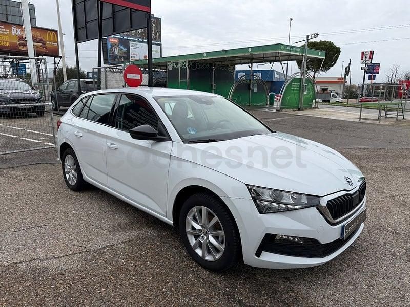 Usado Skoda Scala Ambition 90 CV (66 kW) 2021 Blanco Utilitario