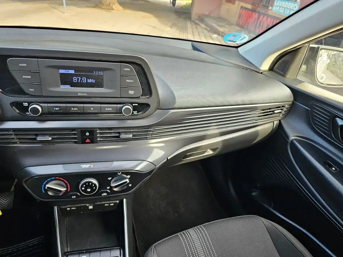Usado Hyundai i20 100 CV (73 kW) 2021 Blanco Utilitario