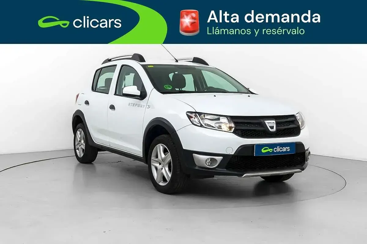 Usado Dacia Sandero Stepway 90 CV (66 kW) 2016 Blanco Utilitario