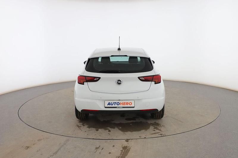 Usado Opel Astra Dynamic 125 CV (91 kW) 2017 Blanco Berlina