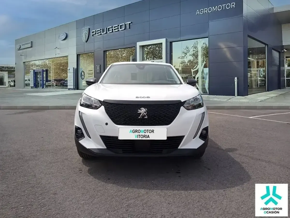 Usado Peugeot 2008 Active 110 CV (80 kW) 2021 Blanco SUV