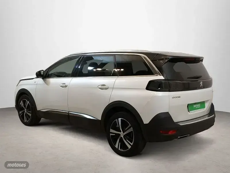 Usado Peugeot 5008 GT 131 CV (96 kW) 2023 Plateado SUV