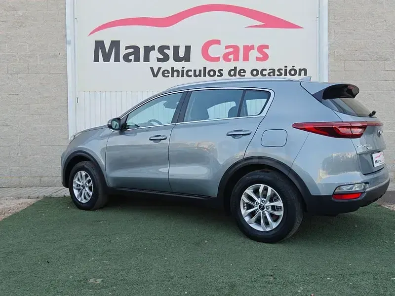 Usado Kia Sportage 136 CV (100 kW) 2021 Gris / plata SUV