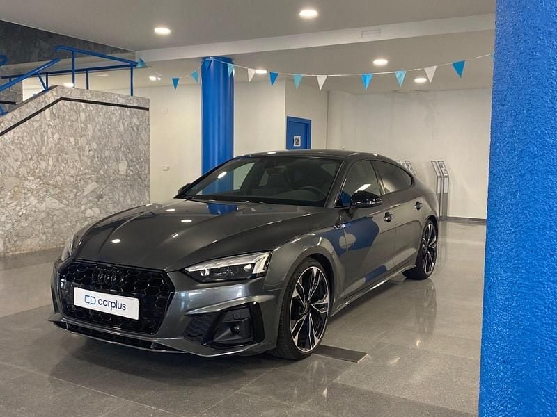 Usado Audi A5 Sportback 163 CV (119 kW) 2023 Gris daytona (efecto perla) Utilitario