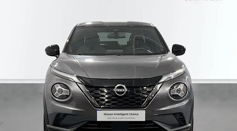 Usado Nissan Juke Tekna 143 CV (105 kW) 2022 Gris con techo negro negro SUV