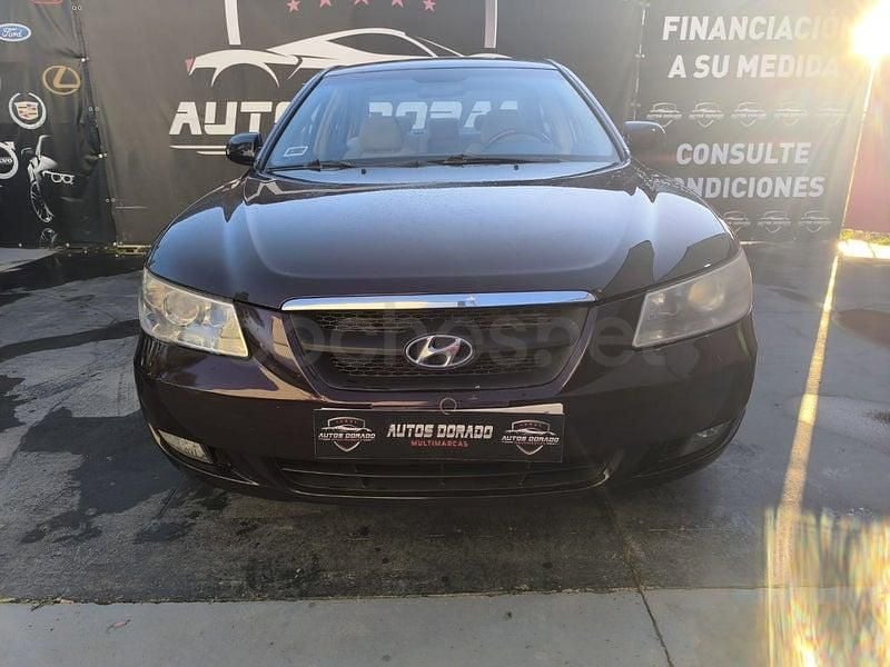 Usado Hyundai Sonata Style 140 CV (102 kW) 2006 Granate Berlina