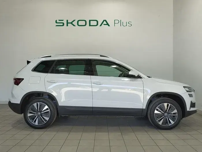Usado Skoda Karoq Selection 116 CV (85 kW) 2025 Blanco SUV