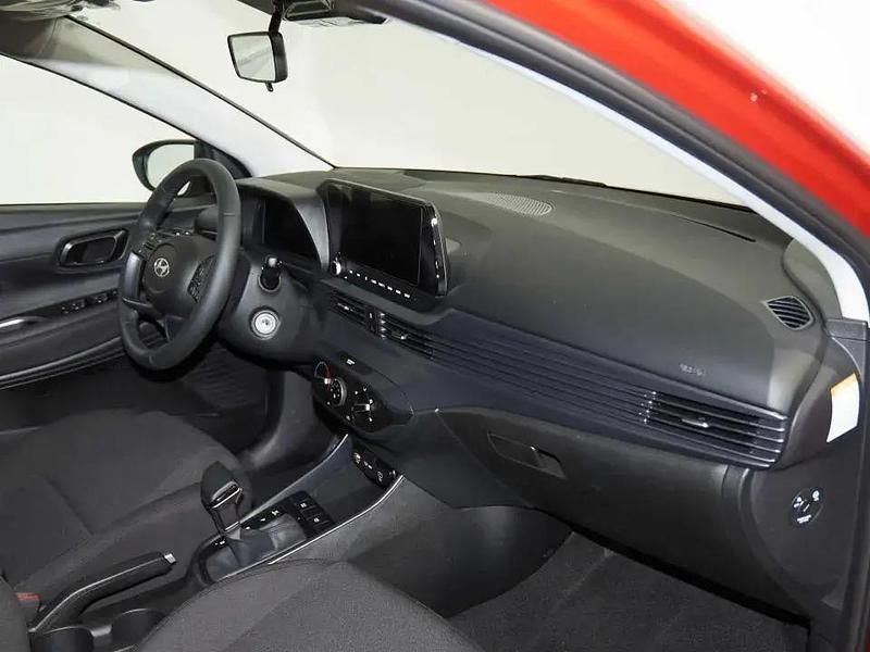 Ny Hyundai i20 101 HK (74 kW) 2025 Röd Sedan