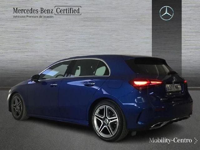 Usado Mercedes A180 AMG line 116 CV (85 kW) 2024 Azul espectra Utilitario