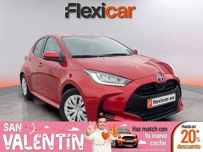 Rojo Usado 2023 Toyota Yaris Hybrid Active Berlina | 18.790 € (Precio justo) - Imagen 1/4