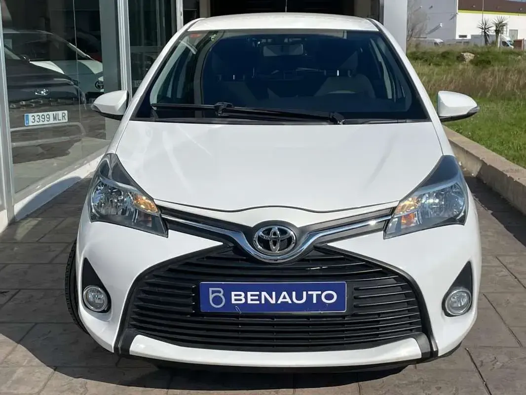 Usado Toyota Yaris Active 69 CV (50 kW) 2017 Blanco Utilitario