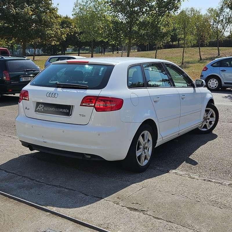 Usado Audi A3 Sportback Attraction 105 CV (77 kW) 2012 Blanco Utilitario