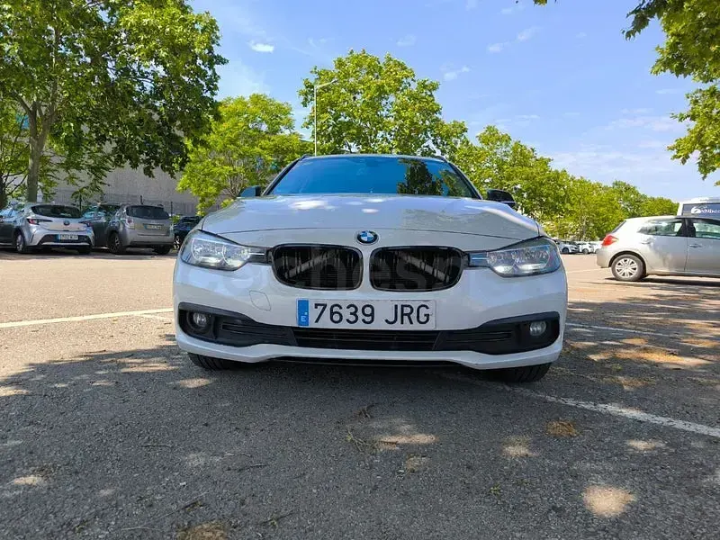 Usado BMW 318 150 CV (110 kW) 2016 Blanco Familiar