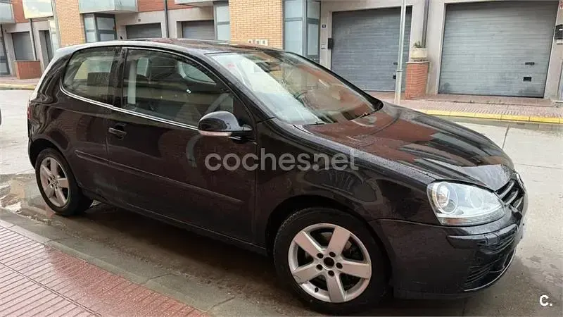 Usado VW Golf IV Highline 105 CV (77 kW) 2006 Negro Berlina