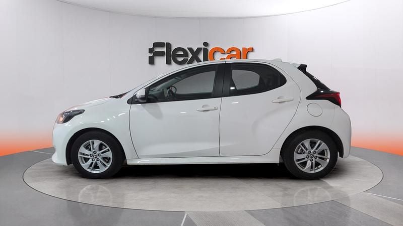 Usado Toyota Yaris Hybrid Active 116 CV (85 kW) 2022 Blanco Berlina