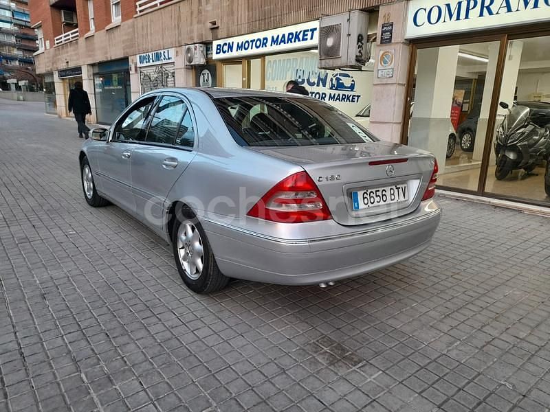 Usado Mercedes C180 Elegance 129 CV (94 kW) 2002 Gris / plata Berlina