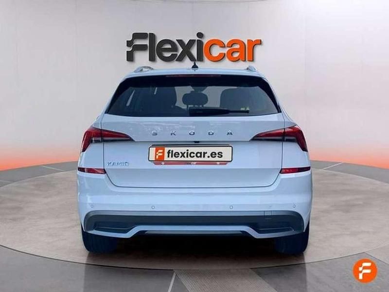 Usado Skoda Kamiq Selection 95 CV (69 kW) 2023 Blanco SUV
