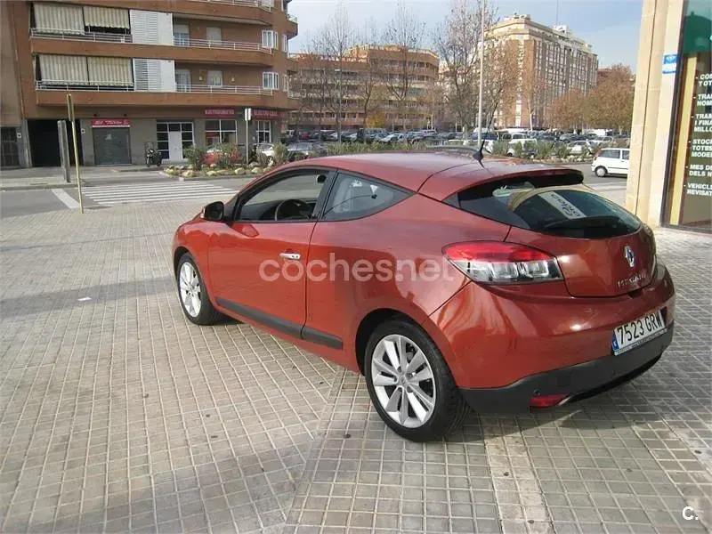 Usado Renault Mégane III Privilege 130 CV (95 kW) 2009 Naranja Berlina