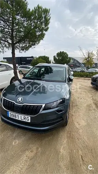 Usado Skoda Karoq Ambition 150 CV (110 kW) 2021 Gris / plata SUV
