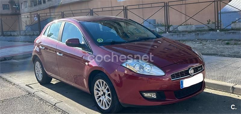Usado Fiat Bravo Dynamic 120 CV (88 kW) 2008 Granate Utilitario