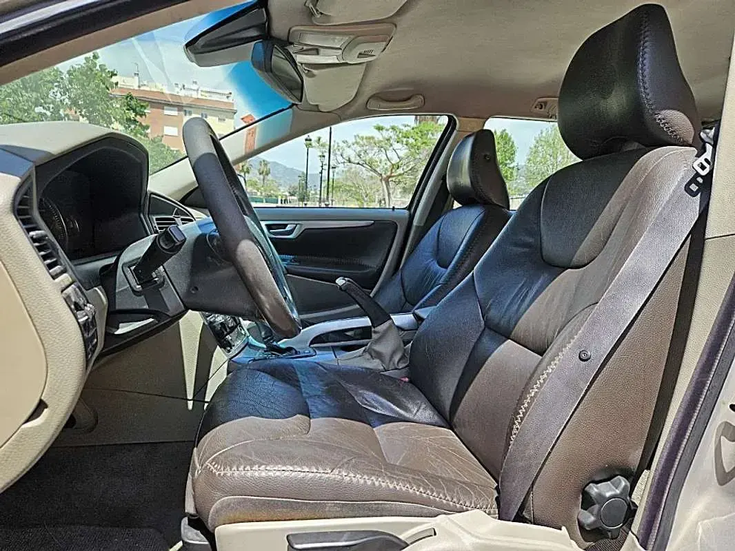 Usado Volvo XC70 Summum 185 CV (136 kW) 2005 Beige Familiar