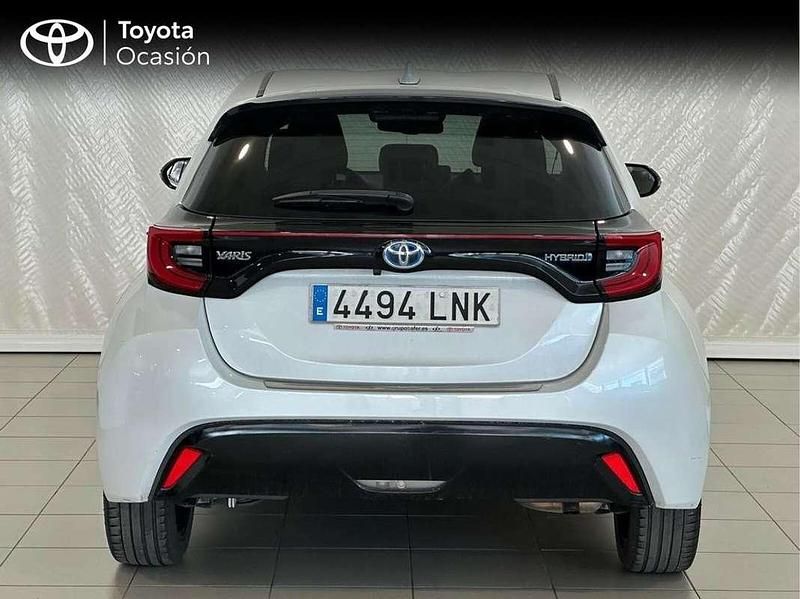 Usado Toyota Yaris Hybrid Style 117 CV (86 kW) 2021 Blanco Berlina