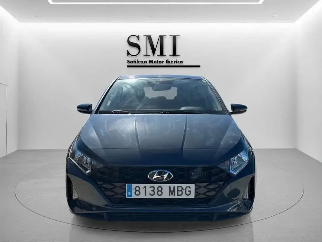 Usado Hyundai i20 101 CV (74 kW) 2022 Gris Utilitario