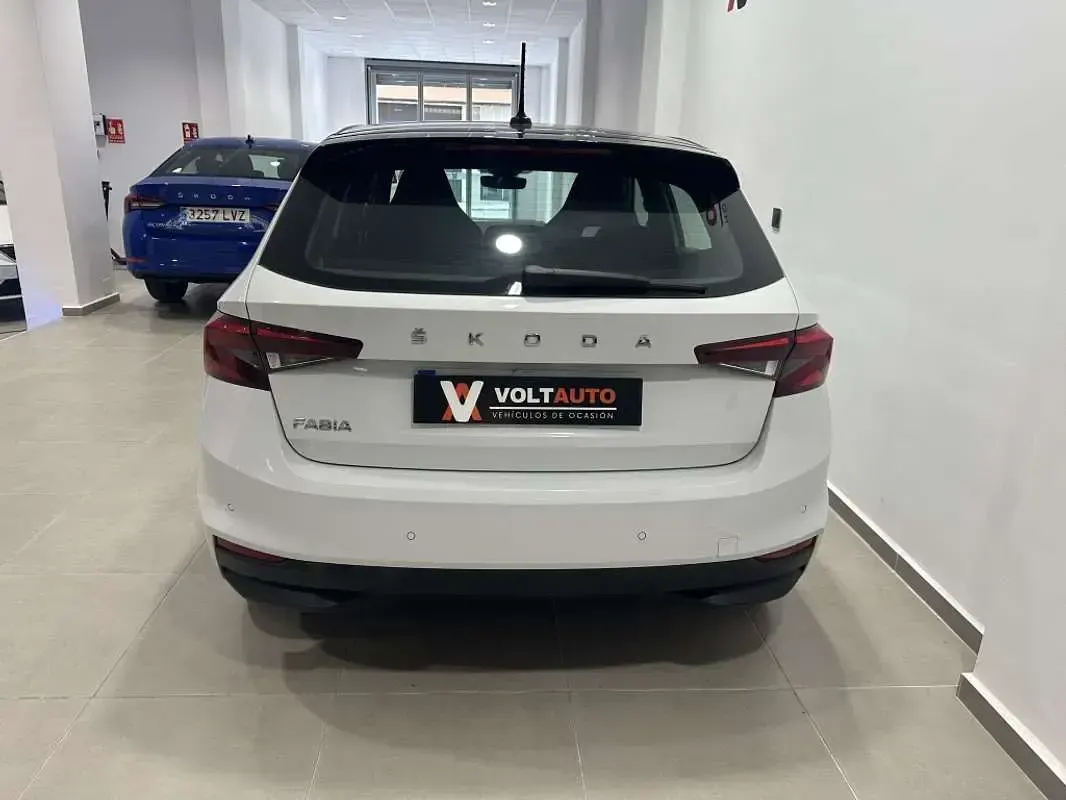Usado Skoda Fabia Style 95 CV (69 kW) 2022 Blanco Utilitario