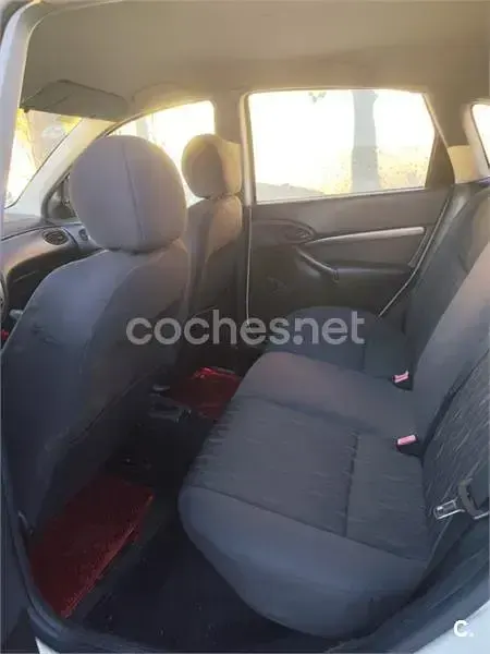 Usado Ford Focus Ghia 100 CV (73 kW) 2003 Blanco Berlina