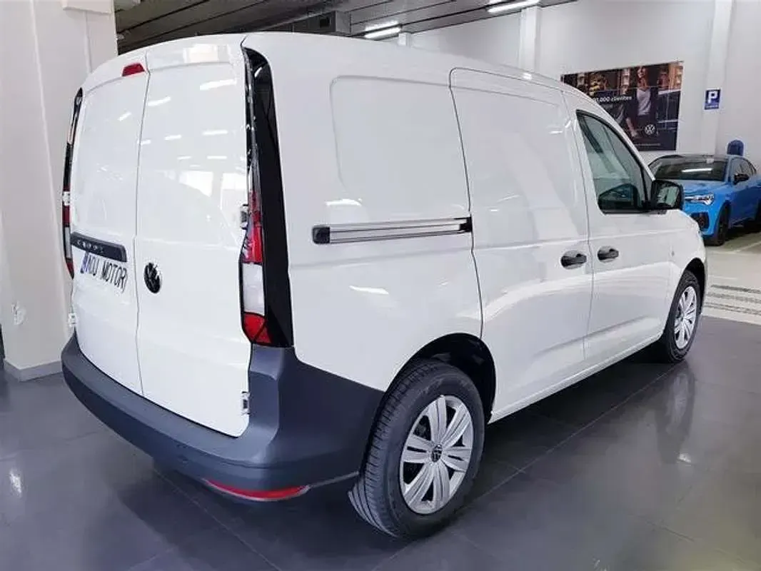 Usado VW Caddy 102 CV (75 kW) 2022 Blanco Monovolumen