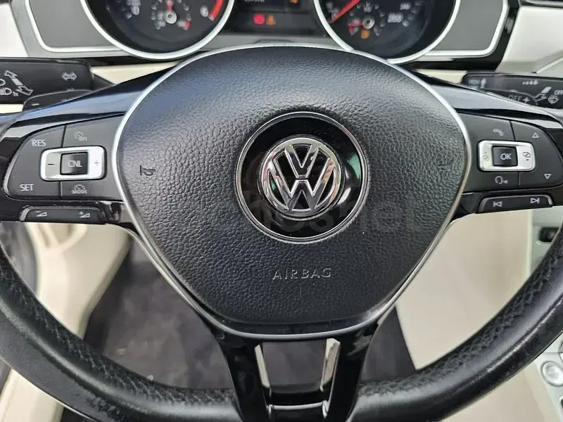Begagnad VW Passat Exclusive 150 HK (110 kW) 2018 Grå Sedan