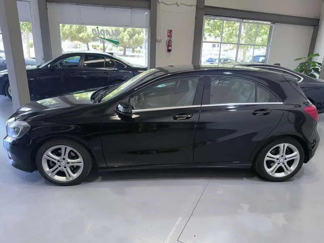 Usado Mercedes A200 Urban 136 CV (100 kW) 2015 Negro Utilitario