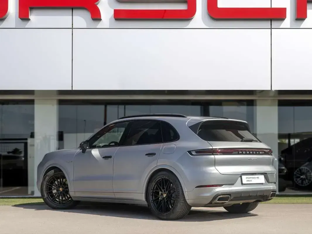 Usado Porsche Cayenne E-Hybrid 470 CV (345 kW) 2023 Plateado SUV