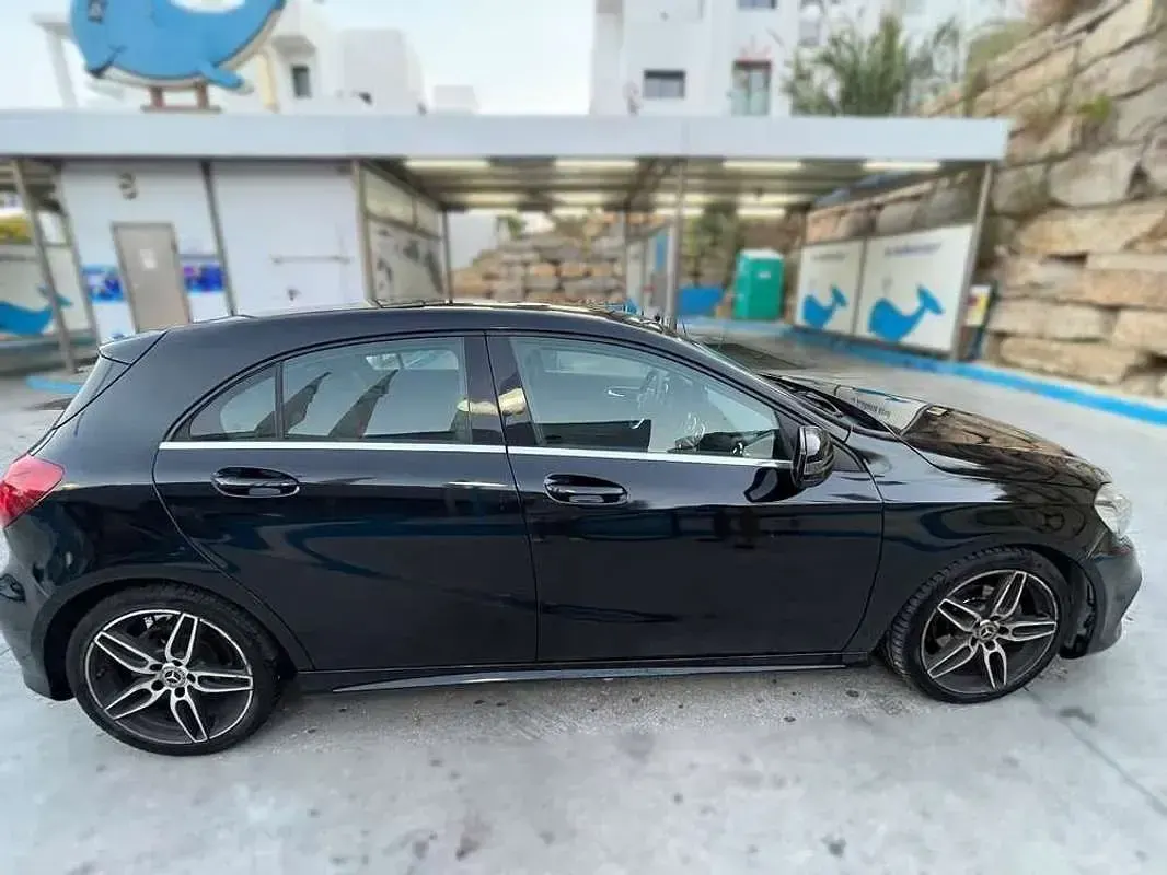 Usado Mercedes A200 AMG line 150 CV (110 kW) 2017 Negro Utilitario