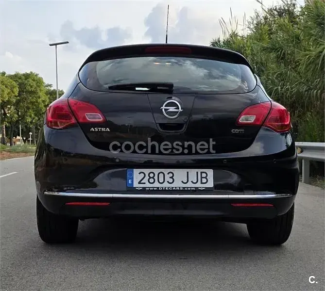 Usado Opel Astra Excellence 136 CV (100 kW) 2015 Negro Berlina