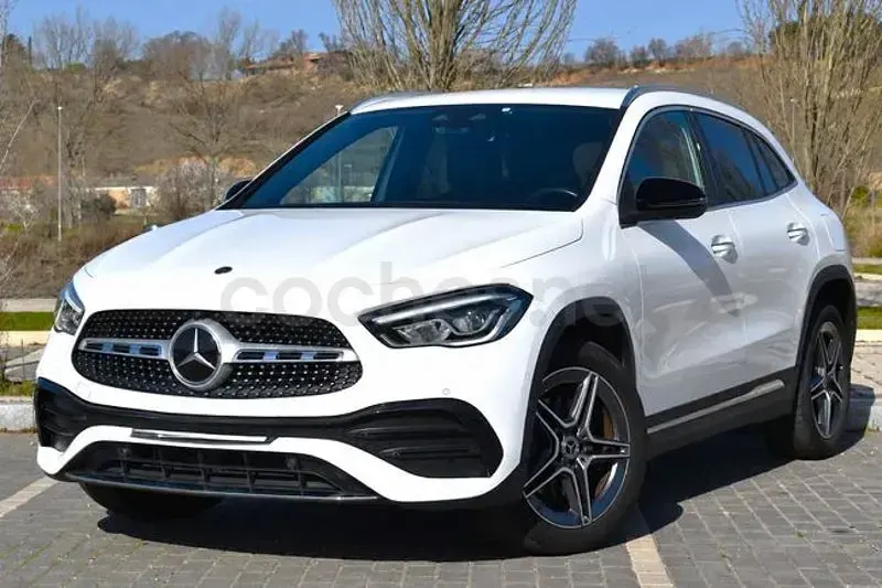 Usado Mercedes GLA250 AMG line 218 CV (160 kW) 2023 Blanco SUV