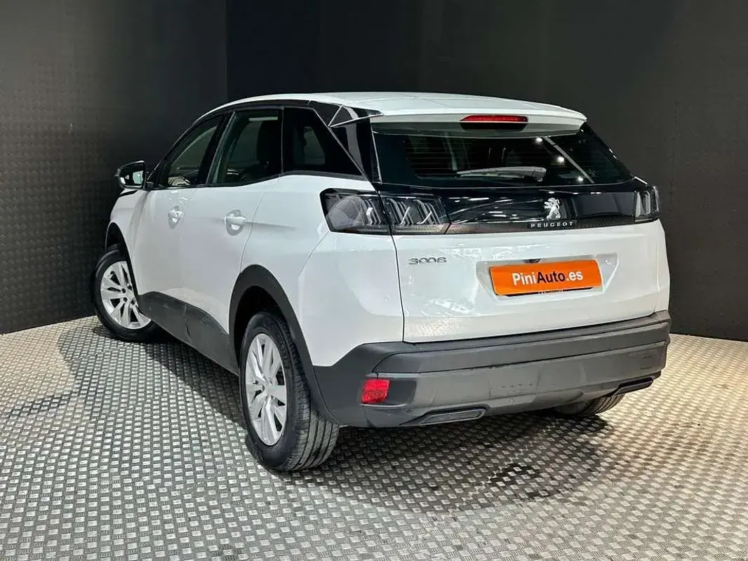 Usado Peugeot 3008 Active 130 CV (95 kW) 2022 Blanco SUV