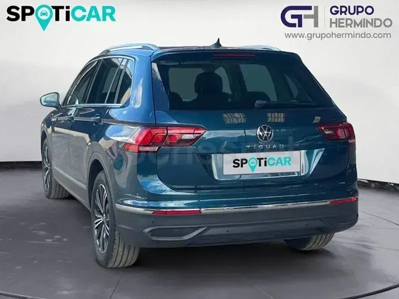 Usado VW Tiguan Life 150 CV (110 kW) 2021 Azul SUV