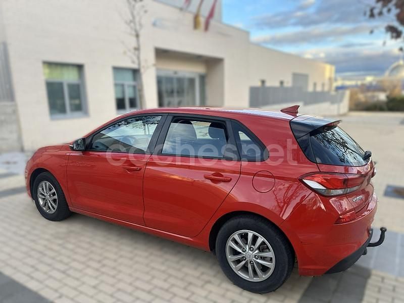 Rojo Usado 2017 Hyundai i30 Berlina | 8490 € (Buen precio) - Imagen 1/4