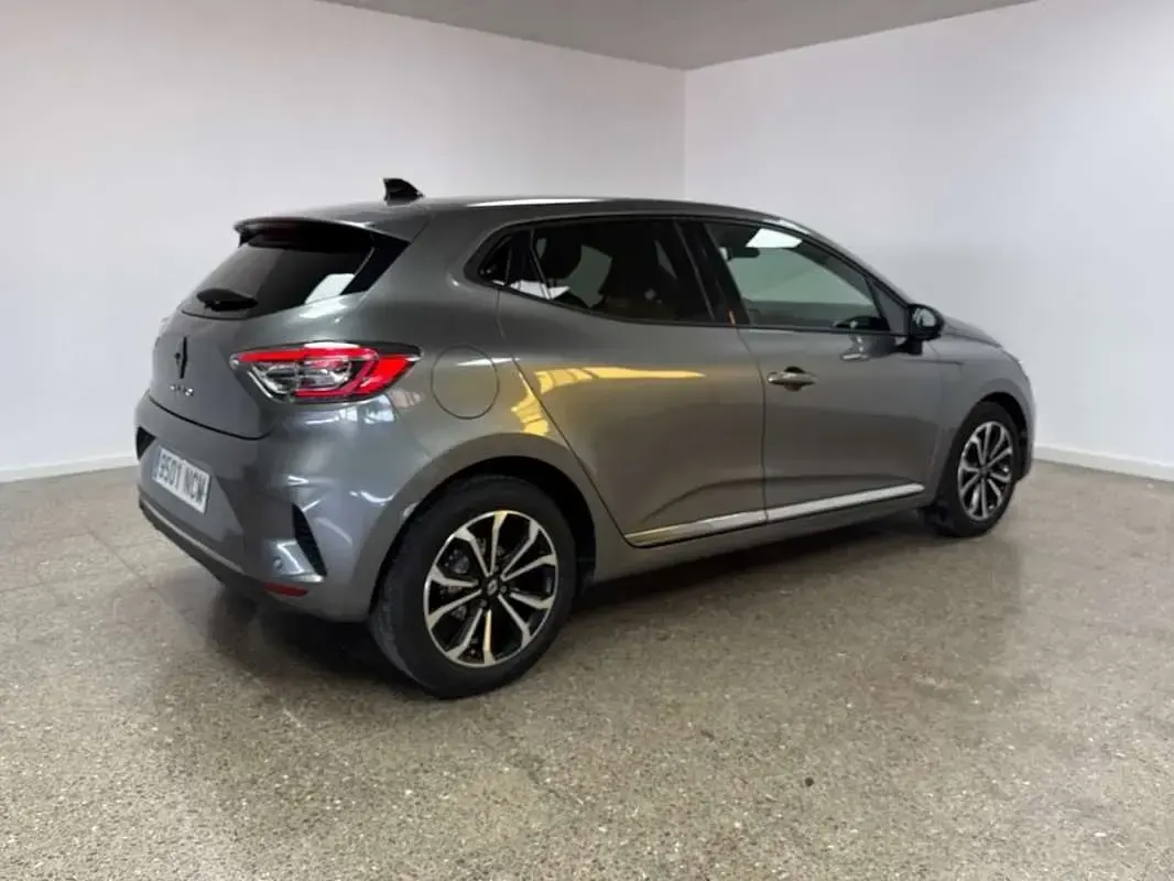 Usado Renault Clio Techno 91 CV (66 kW) 2025 Utilitario