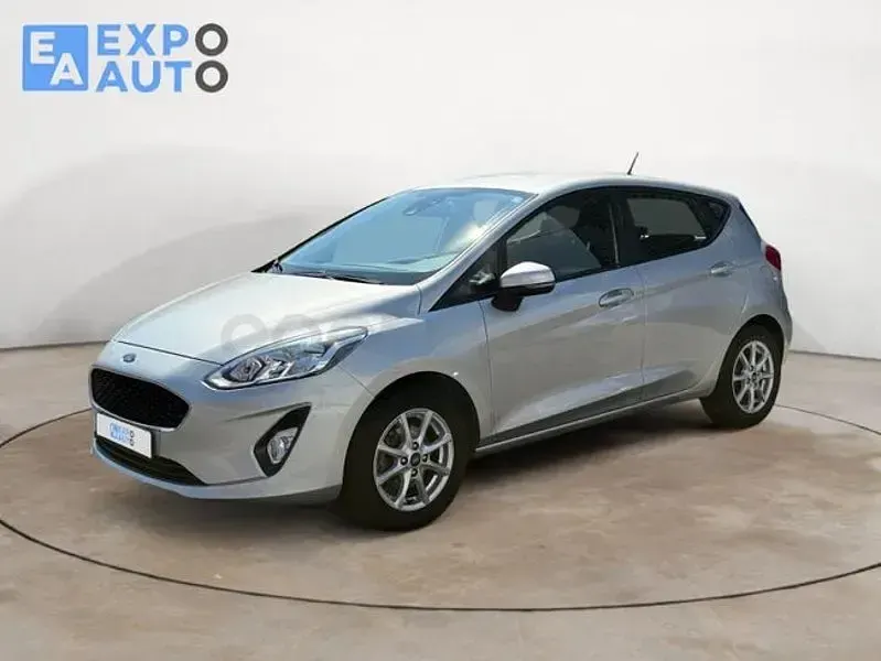 Usado Ford Fiesta Trend 85 CV (62 kW) 2018 Gris / plata Utilitario