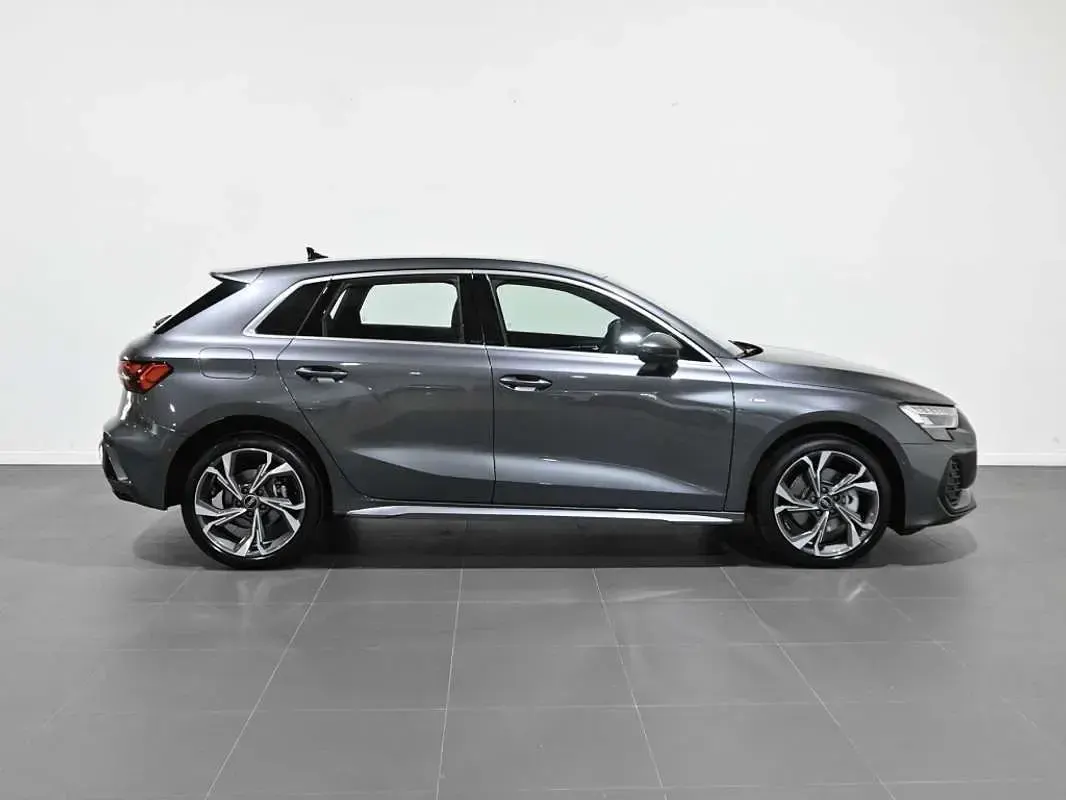 Usado Audi A3 Sportback e-tron S-Line 204 CV (150 kW) 2025 Gris Utilitario