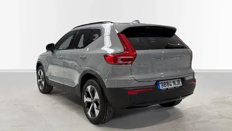 Nuevo Volvo XC40 Plus 197 CV (144 kW) 2025 Gris / plata SUV